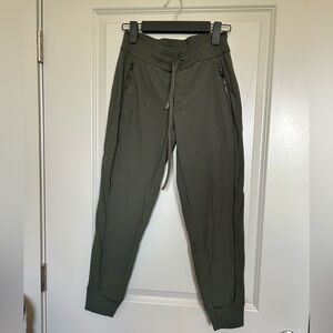 Athleta Green Headlands Hybrid Trek Jogger